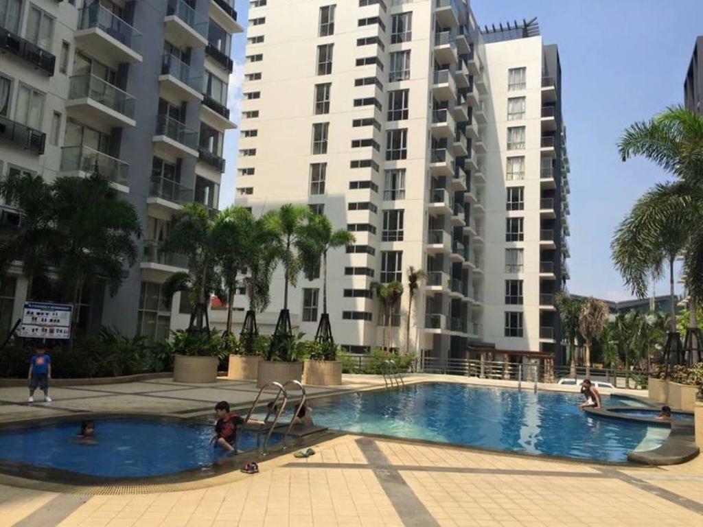 One Palm Tree Villas Manila Eksteriør bilde